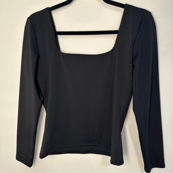 Express Body Contour High Compression Square Neck Long Sleeve Cropped Tee - Picture 4 of 7